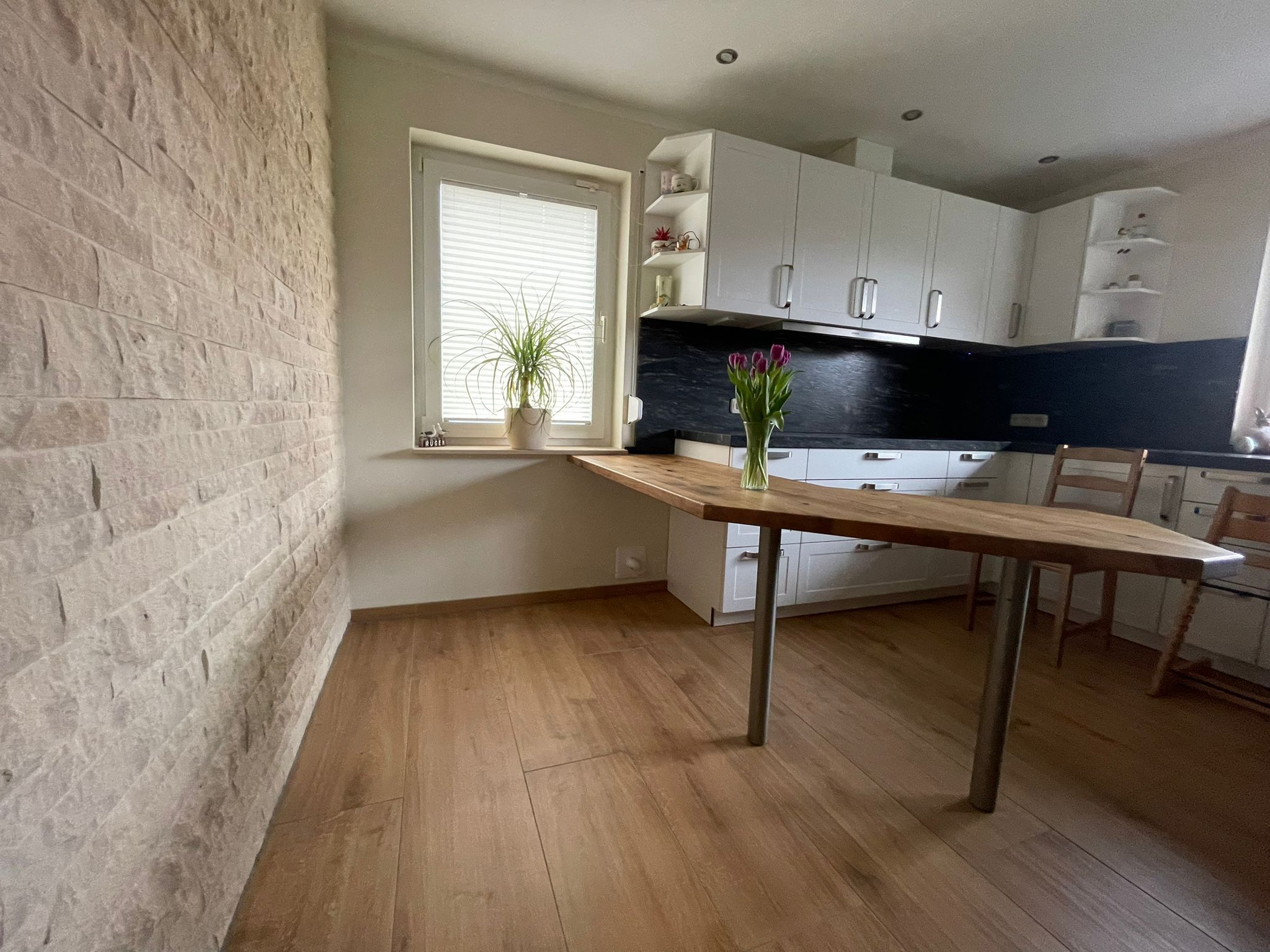 Referenz einer gefliesten Küche